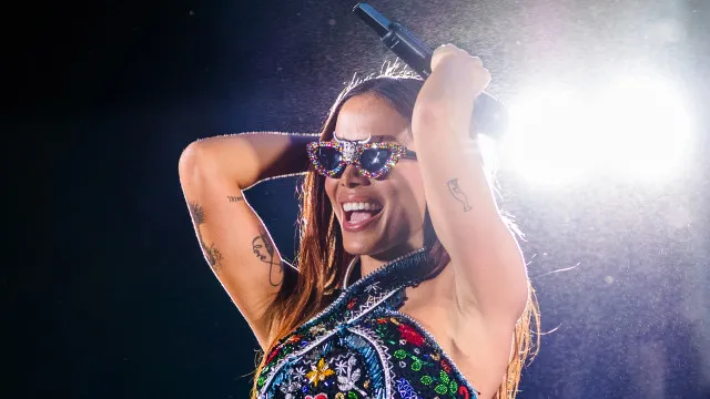 Críticas de Anitta a bets causam mal-estar com patrocinador de festival no qual ela vai cantar