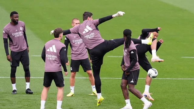 Courtois dá ‘golpe de karatê’ em Mbappé em treino do Real Madrid; vídeo