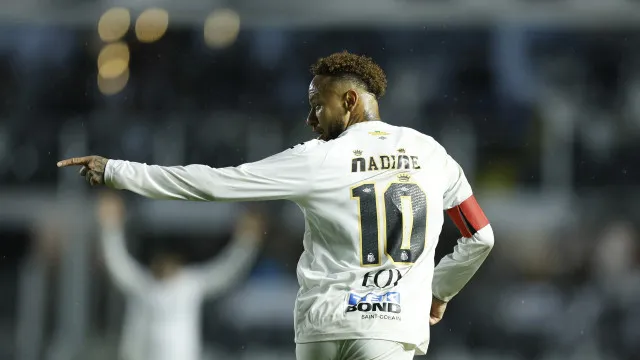 Santos diz que CBF pediu exames de Neymar após jogo contra o Coritiba