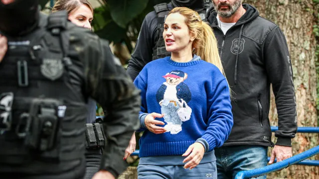 ‘Acordada com um fuzil’, diz Deolane em carta escrita da prisão em SP