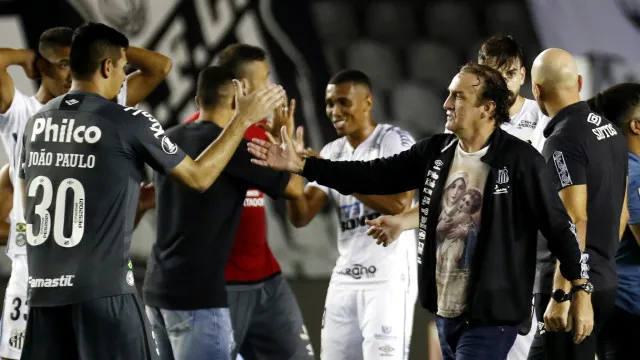 Cuca reclama de ‘disse me disse’ dentro do Santos e revela pré-temporada em Portugal