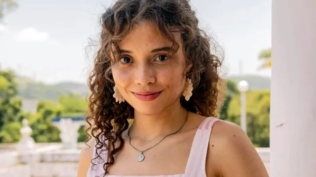‘Sempre gostei de parecer comigo’, diz Julia Lemos, que vive ‘patinho feio’ em novela