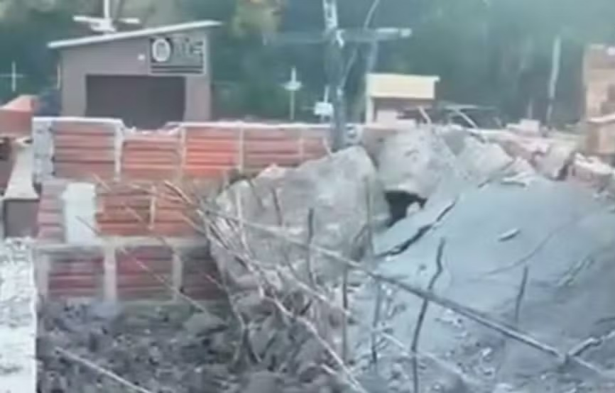 Homem morre após estrutura de jazigo desabar durante reforma em cemitério