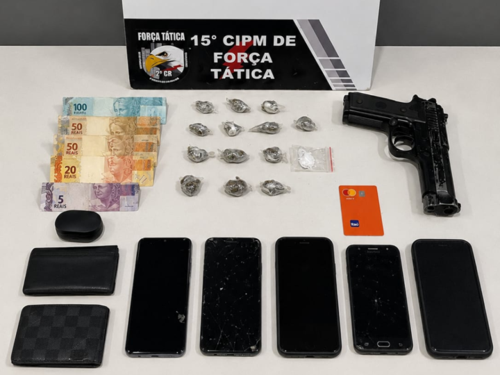 Tentativa de esconder drogas acaba com dois adolescentes apreendidos durante patrulhamento