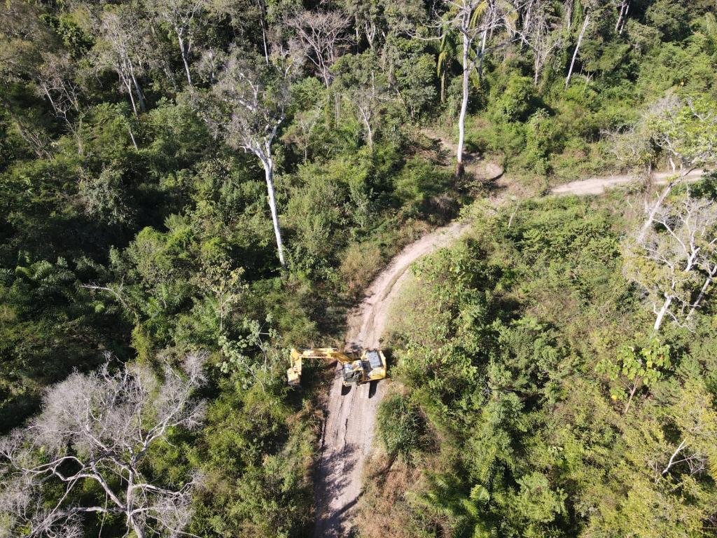 Operação ambiental fecha garimpo ilegal em funcionamento e prende responsável por área desmatada em Novo Mundo