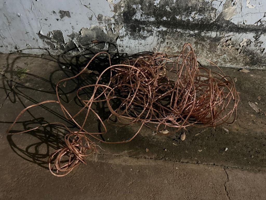 Furto de cobre avaliado em R$ 15 mil é desvendado e suspeitos são identificados pela polícia