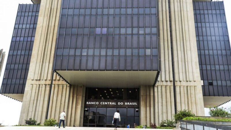 Banco Central eleva projeção do PIB para 2%