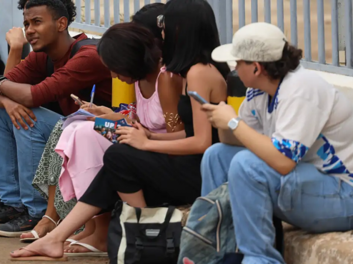 Cai a proporção de jovens que não trabalham, não estudam e nem se qualificam