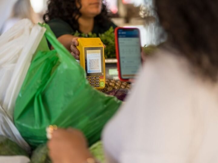 Intenção de consumo das famílias segue em alta em junho