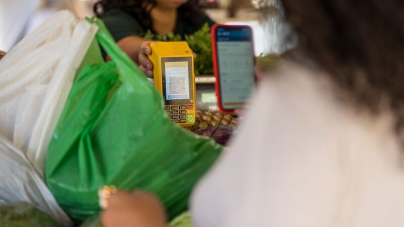 Intenção de consumo das famílias segue em alta em junho
