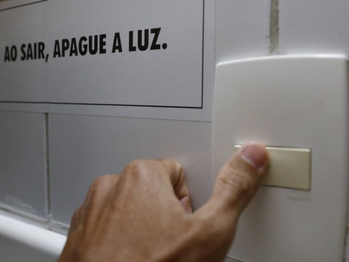 Conta de luz continuará com acréscimo da bandeira amarela em junho