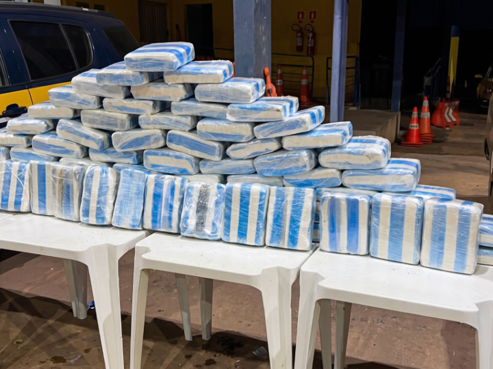 Carga milionária de supermaconha é encontrada escondida em carreta durante operação