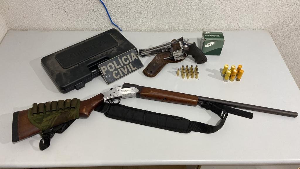 Após ameaças de morte, homem é preso com armas e munições durante operação policial