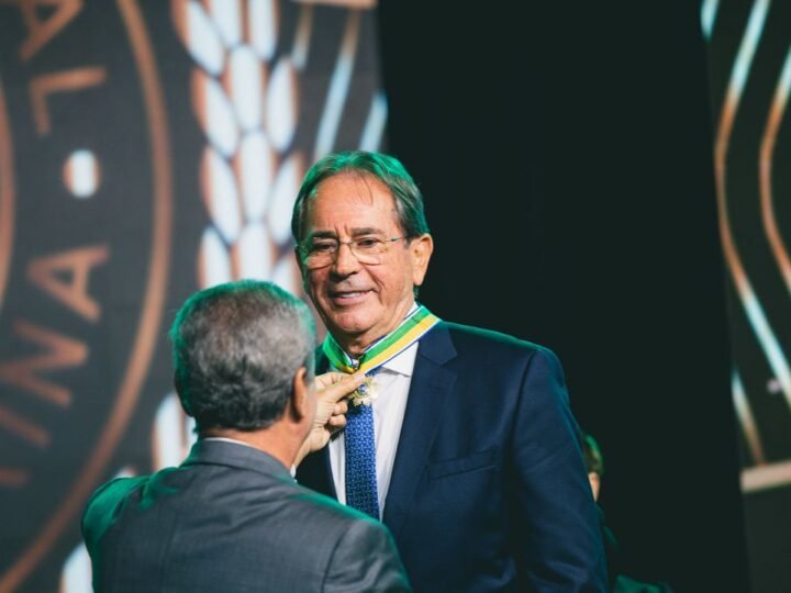 Mario Cezar de Aguiar recebe Ordem do Mérito Industrial da CNI