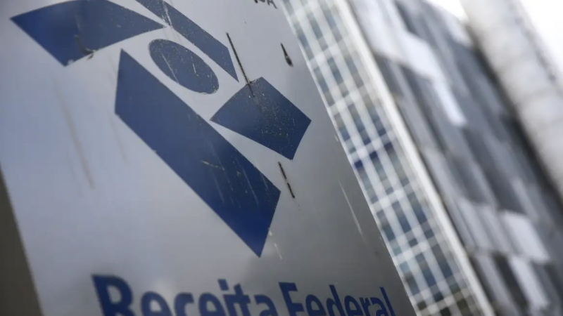 Receita paga nesta terça maior lote de restituição do IR da história