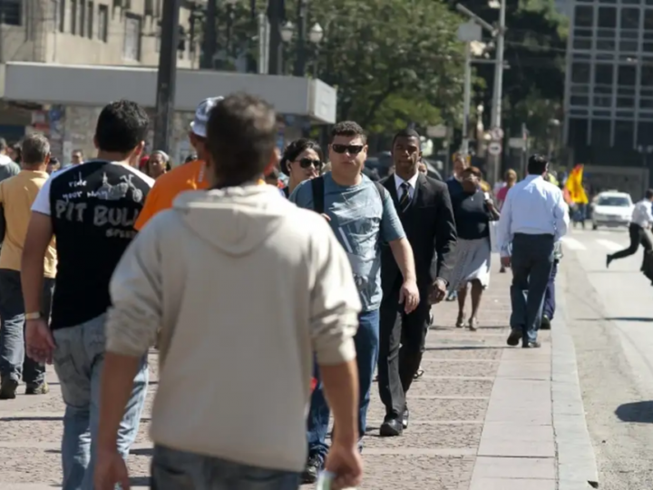 Trabalho, solidão e telas: o perfil (nem tão) feliz do Sul