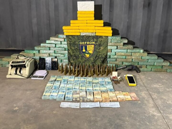 Centro de distribuição do tráfico é desarticulado e operação apreende mais de 100 kg de drogas e R$ 483 mil