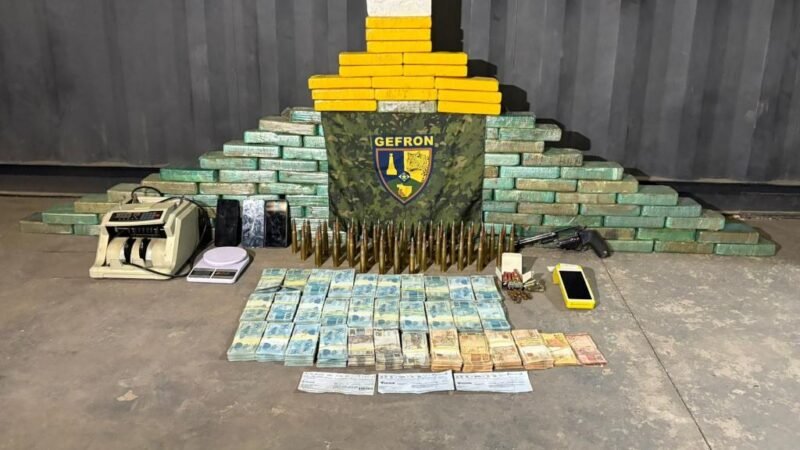 Centro de distribuição do tráfico é desarticulado e operação apreende mais de 100 kg de drogas e R$ 483 mil