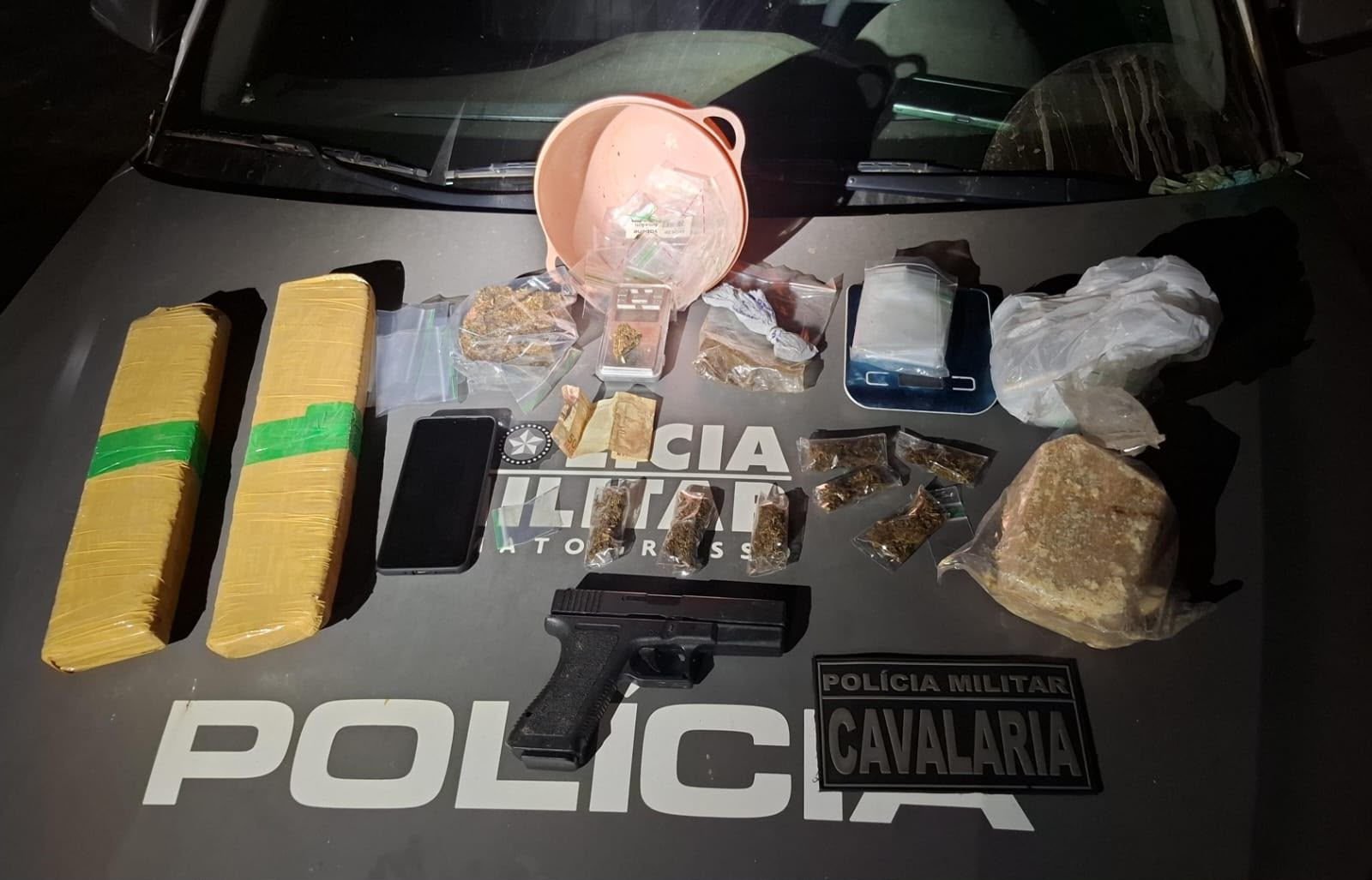 Drogas enterradas em quintal são descobertas após suspeito resistir à abordagem policial em Peixoto de Azevedo