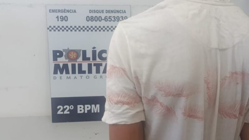 Foragido por furto é preso após ser flagrado saindo de terreno baldio durante patrulhamento em Peixoto de Azevedo