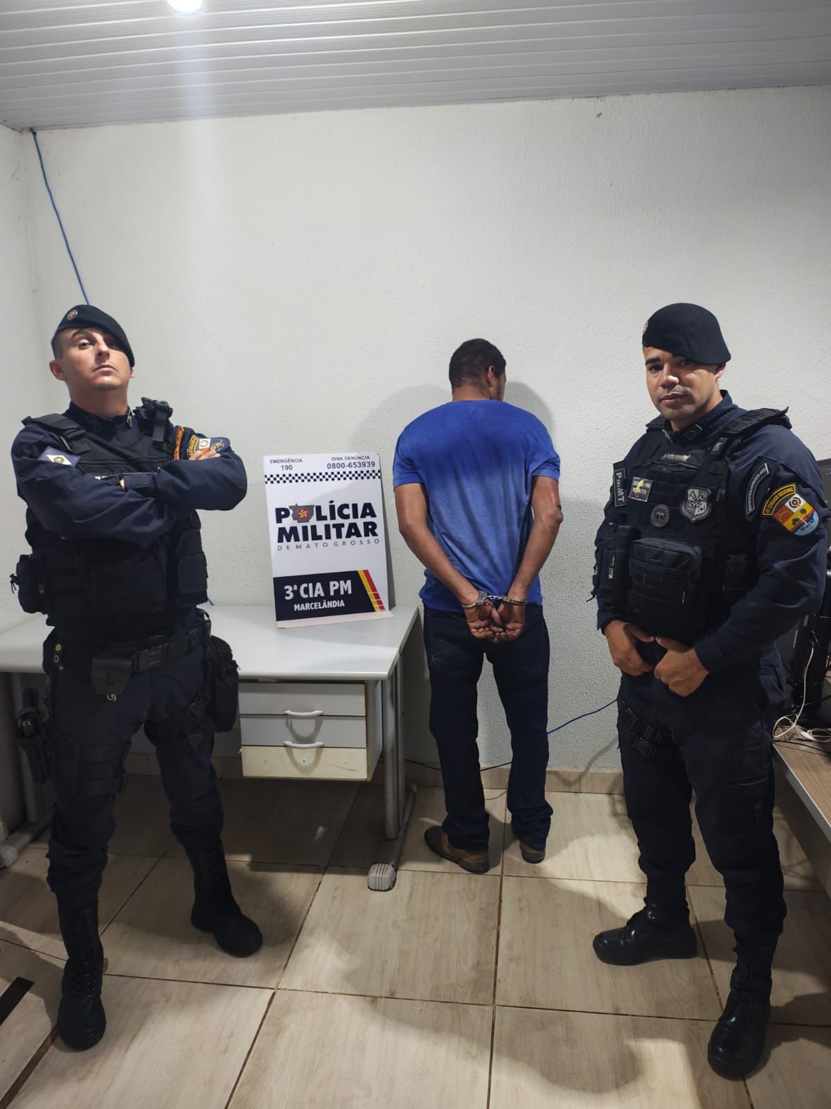 Homem embriagado é detido após importunar mulher e resistir à abordagem em estabelecimento comercial em Marcelândia