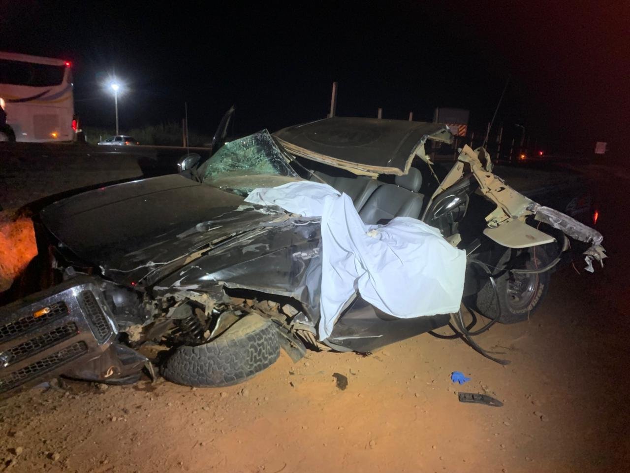 Colisão entre caminhonete e carreta deixa um morto e cinco feridos na BR-163 em Guarantã do Norte