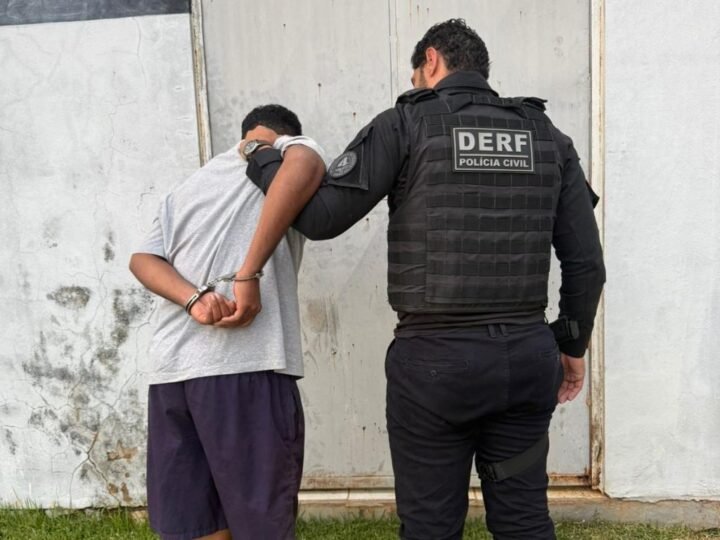 Operação contra o tráfico cumpre 20 mandados e apreende armas e drogas