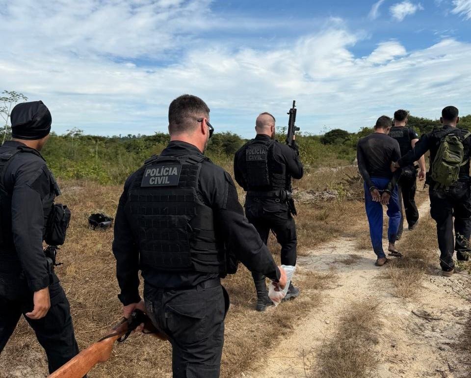 Operação cumpre 40 ordens judiciais e prende 15 suspeitos por tráfico de drogas