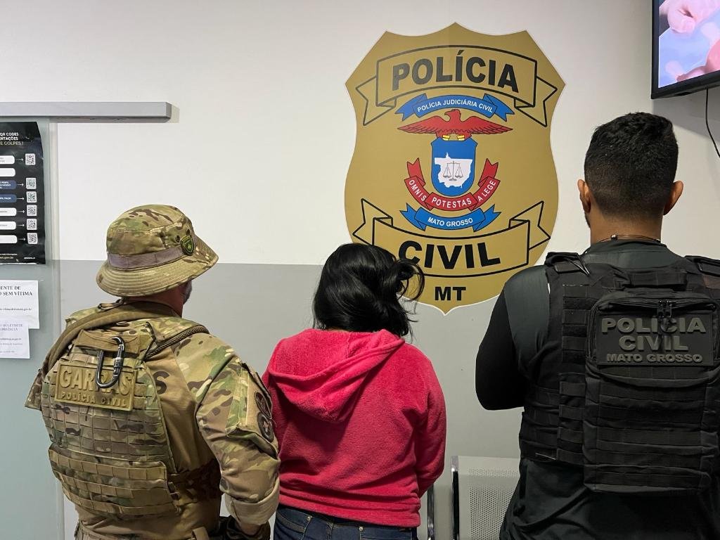 Mulher monitorada por tornozeleira é presa em operação por investigação de homicídio