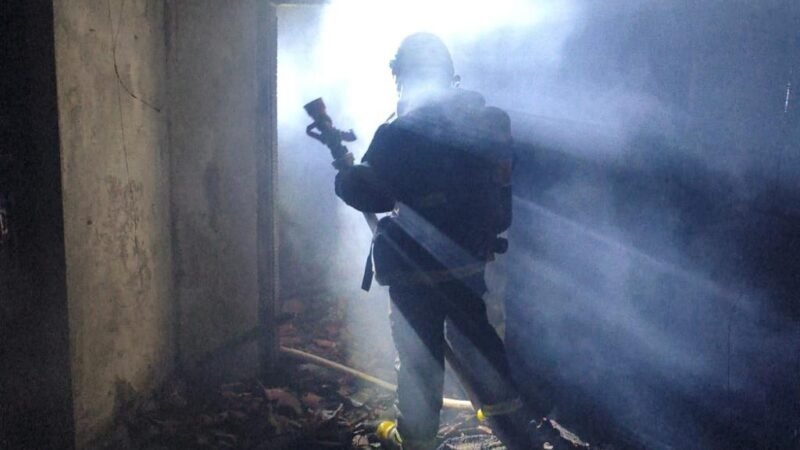 Incêndio destrói residência e mobiliza bombeiros durante a madrugada em Alta Floresta