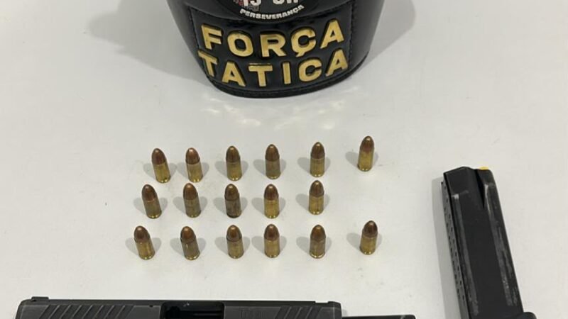 Suspeito joga pistola no chão ao ver policiais e dupla acaba presa em Peixoto de Azevedo