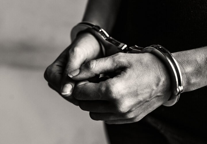Homem é preso após violência sexual contra a mãe