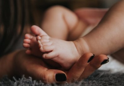 Embriagada, mãe deixa filho recém-nascido cair em casa em MT