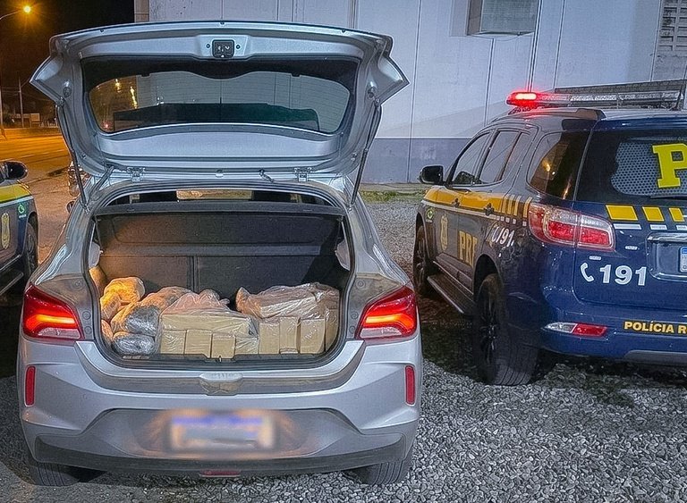 Casal é preso com mais de 160 kg de drogas após abordagem em rodovia durante fiscalização