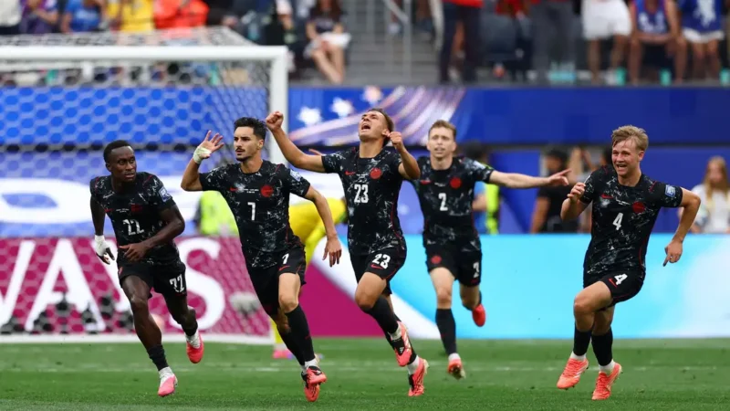 Com gol no final, Canadá vence Africa do Sul e vai às oitavas da Copa