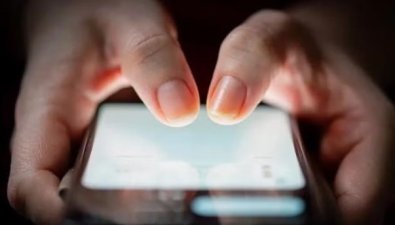 Homem mostra pornô e pede que passageiro tire roupa em ônibus