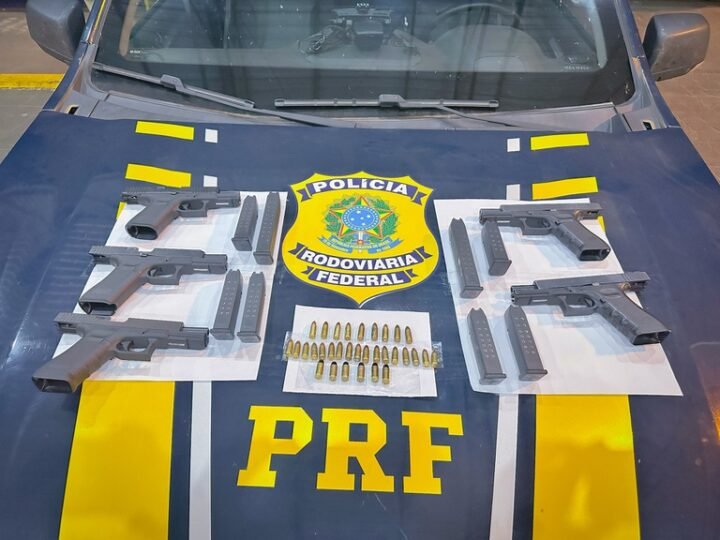 Passageira é flagrada transportando cinco pistolas e munições em ônibus interestadual
