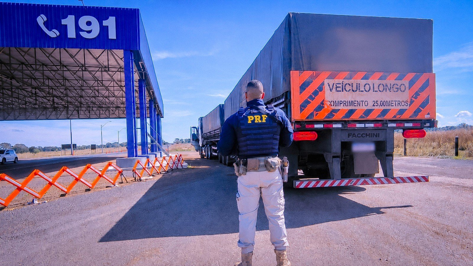 Fiscalização revela esquema suspeito e termina com apreensão de carretas clonadas