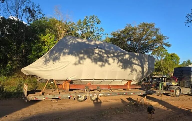 Lancha de luxo de R$ 1,84 milhão é apreendida durante fiscalização na BR-163 em Novo Progresso