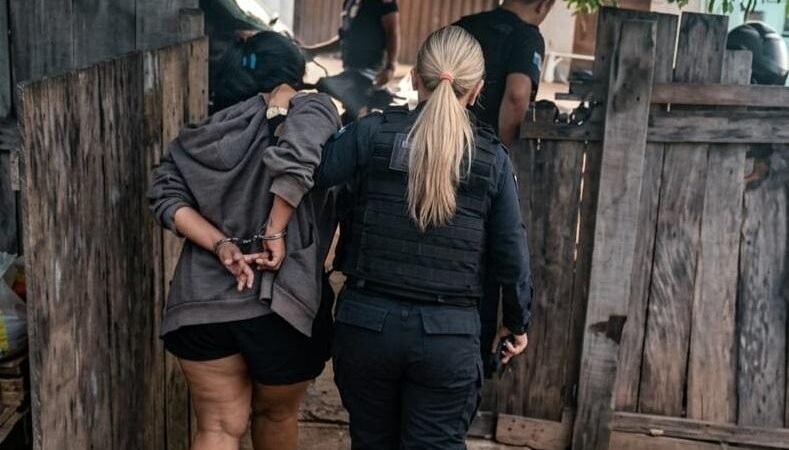 Mãe e filho são presos por tráfico após operação revelar continuidade de esquema criminoso