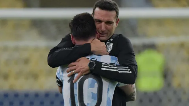 ‘Estamos bem’, diz Scaloni após polêmica com família de Messi