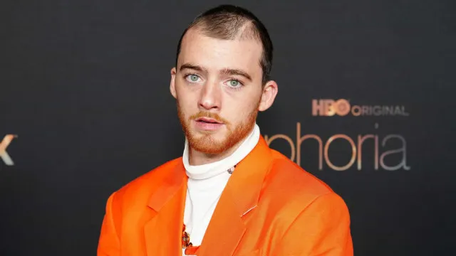 Mãe de Angus Cloud se emociona com homenagem em ‘Euphoria’ após sua morte