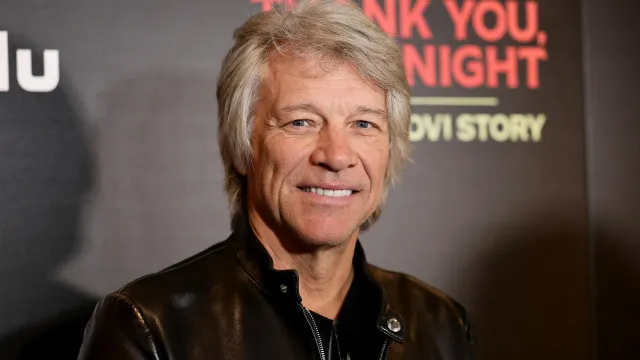 Bon Jovi é ‘completamente obcecado’ pela neta, revela Millie Bobby Brown