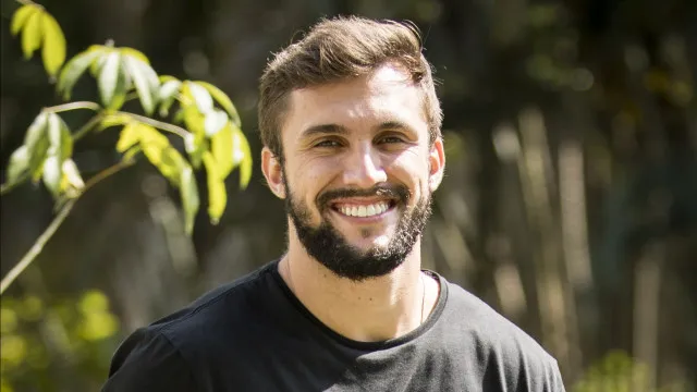 ‘Não paguei porque estava no BBB’, relembra Arthur Picoli sobre cartão bloqueado