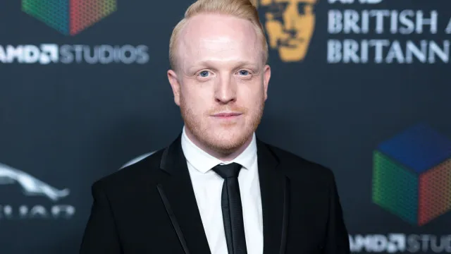 Morre o ator Owain Rhys Davies, de ‘Twin Peaks’ e ‘The OA’, aos 44 anos