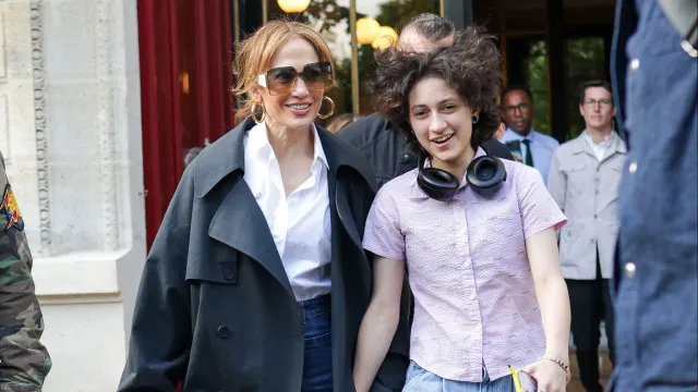 Filho de Jennifer Lopez adota novo nome e passa a se chamar Oskar