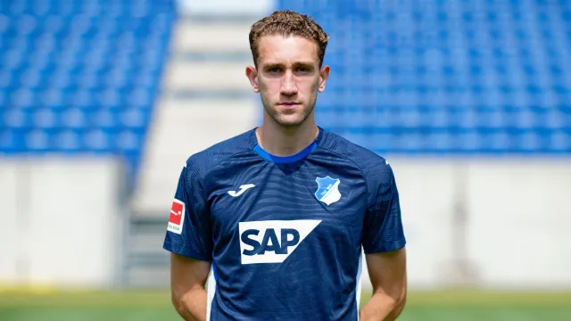 São Paulo abre conversas com Arthur Chaves, zagueiro do Hoffenheim