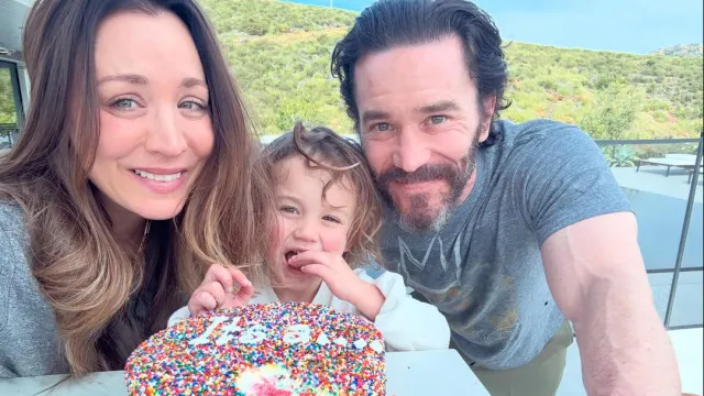Kaley Cuoco está grávida pela 2.ª vez aos 40 anos: “Sonho realizado”
