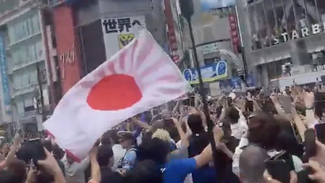 Invasão total do cruzamento mais famoso do mundo após a goleada do Japão