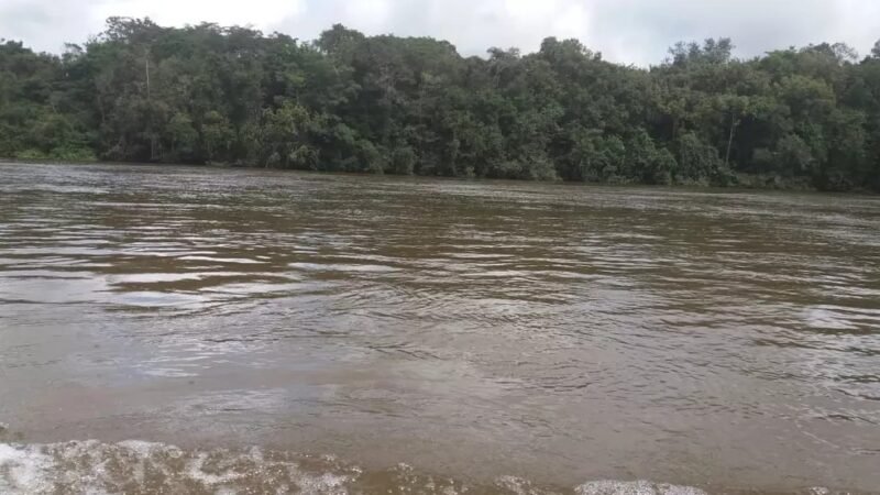 Busca por adolescente desaparecida em rio segue pelo 3º dia em meio à correnteza forte e redemoinhos